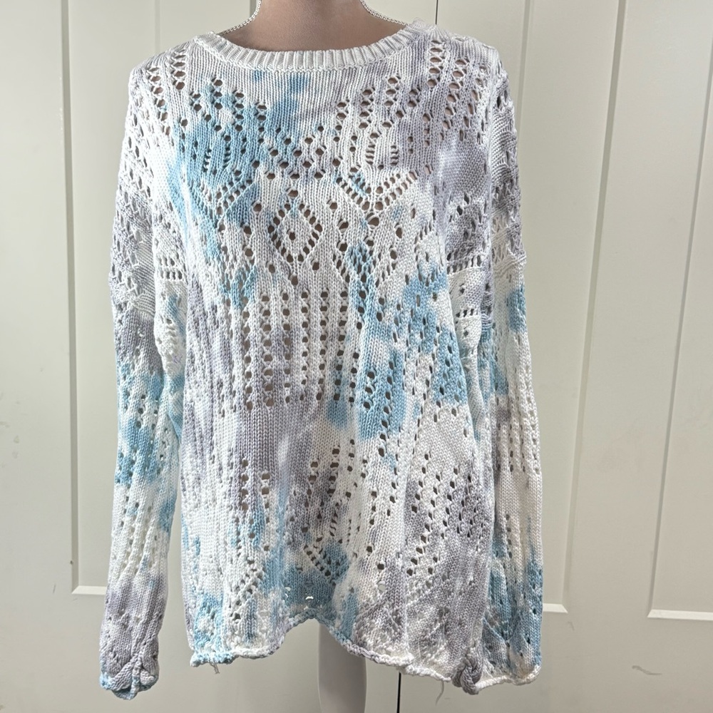 Elegant Blue and‎ White Knit Sweater